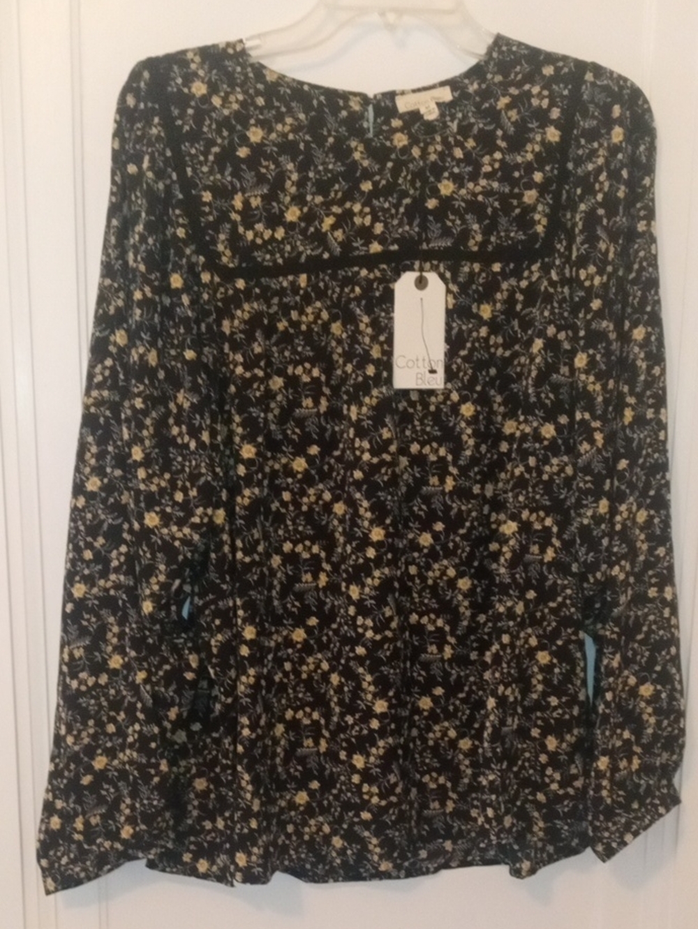 NWT women med light weight black long sleeve yellow flower print